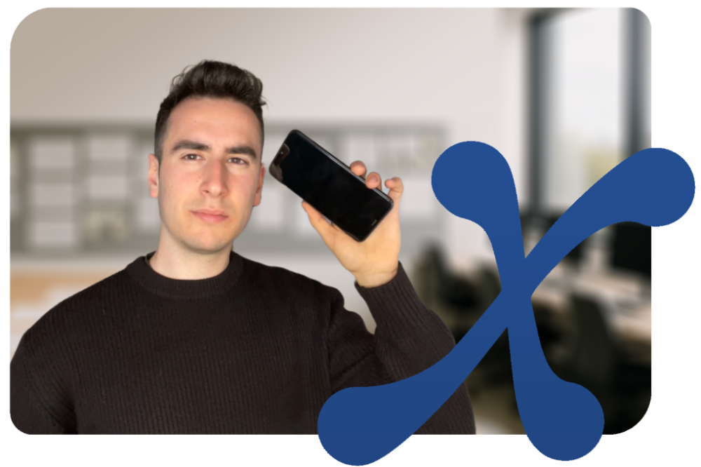 comercial expresionismo atendiendo llamadas